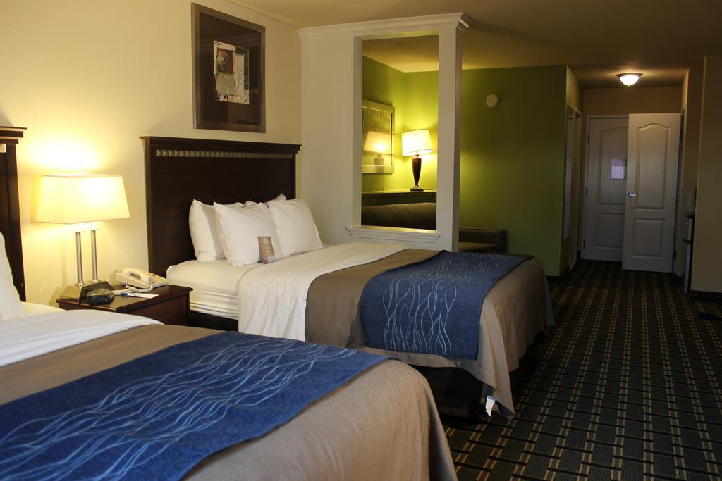 Comfort Inn & Suites Елк Сити Екстериор снимка