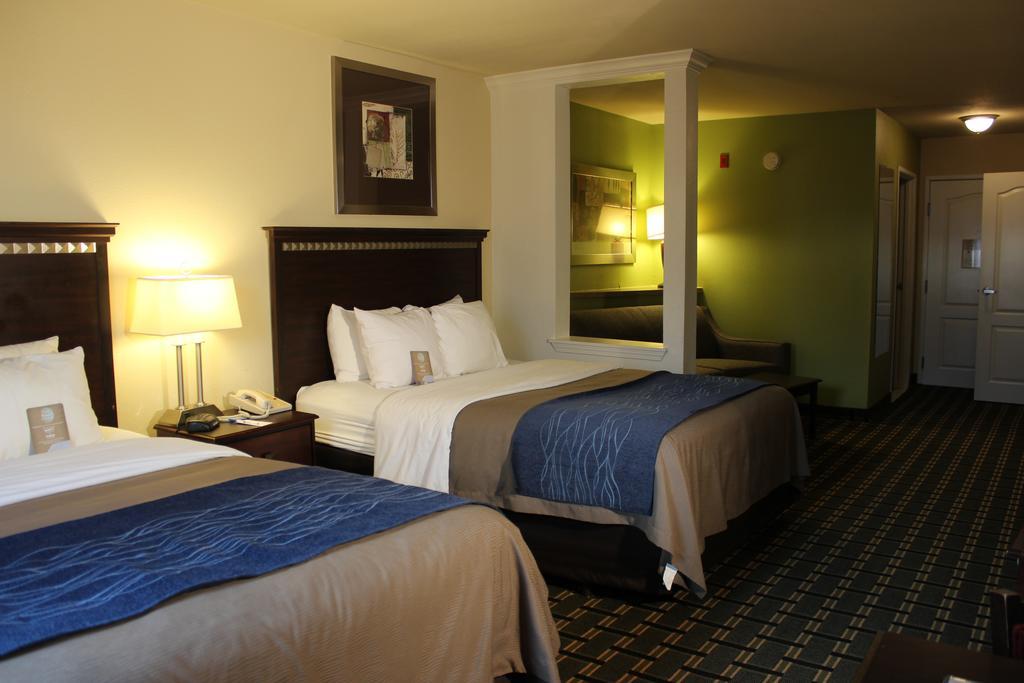 Comfort Inn & Suites Елк Сити Екстериор снимка