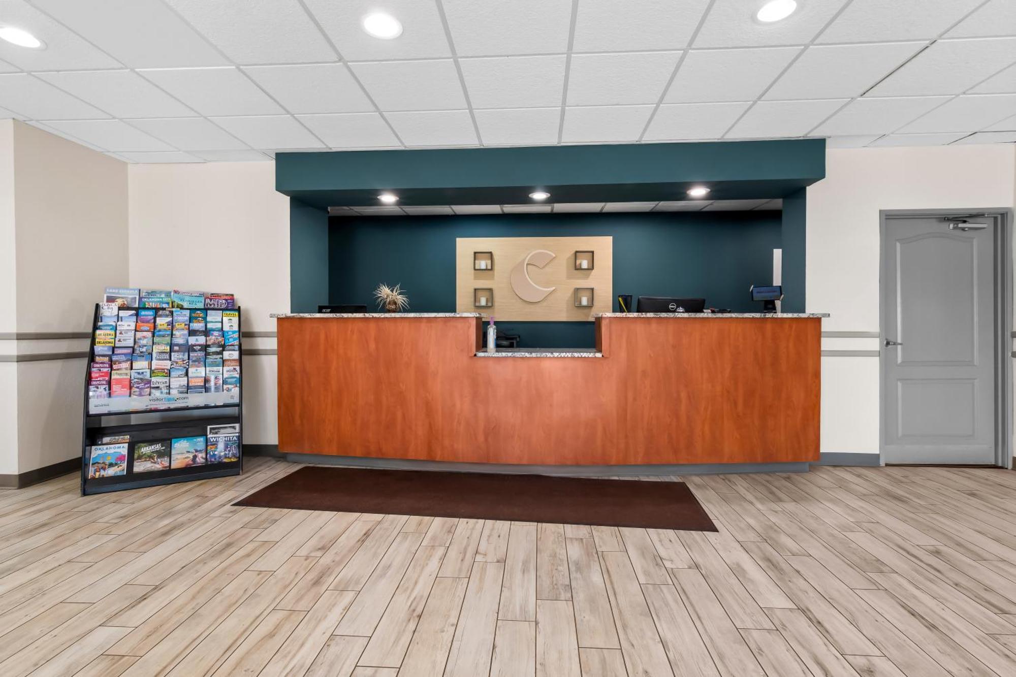 Comfort Inn & Suites Елк Сити Екстериор снимка
