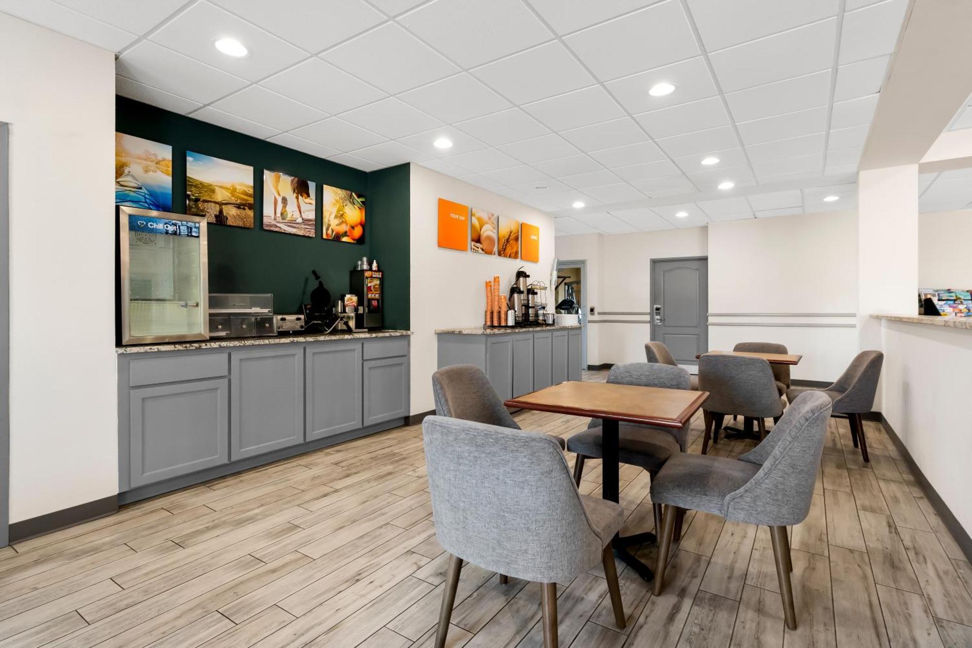 Comfort Inn & Suites Елк Сити Екстериор снимка
