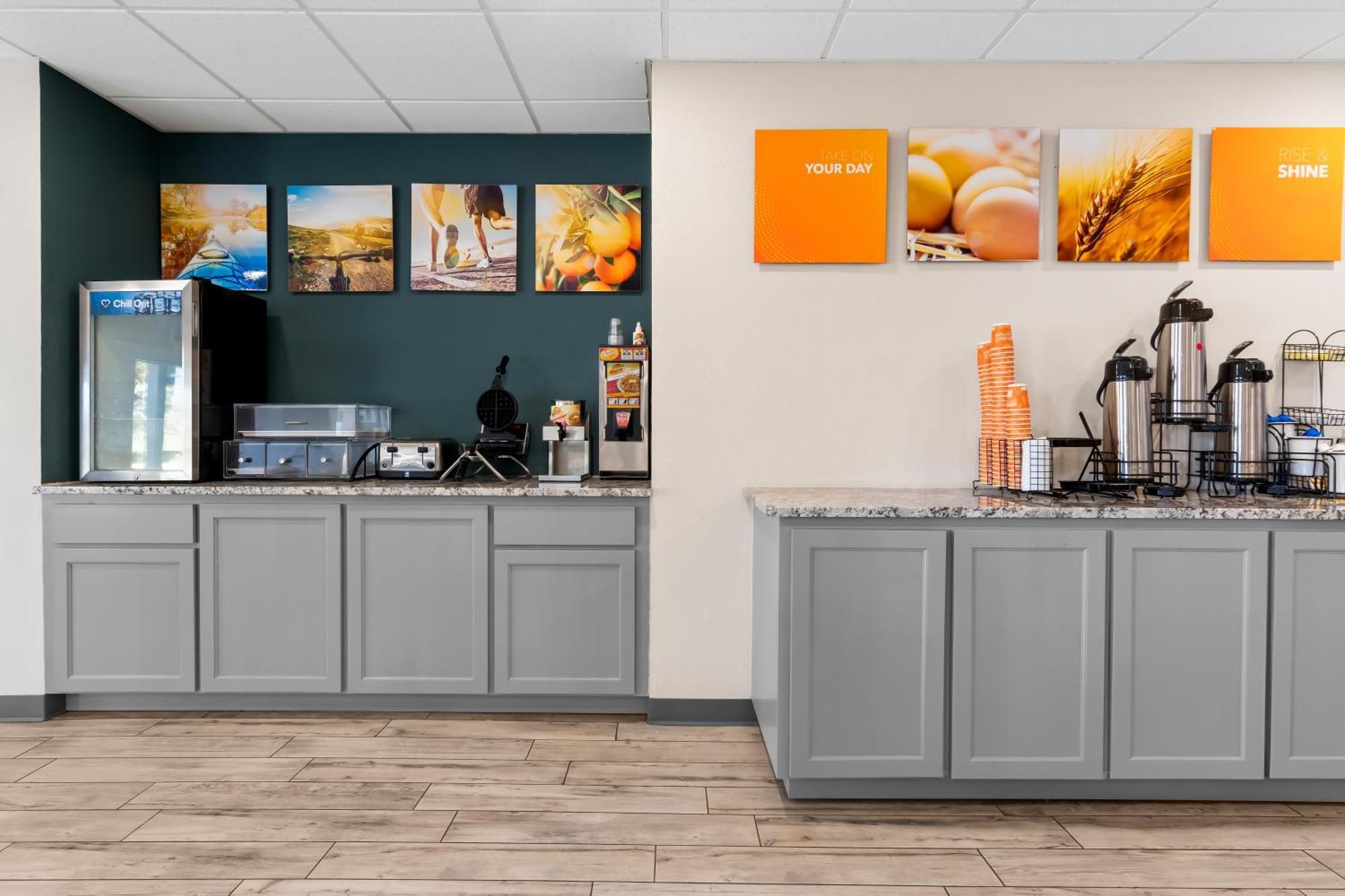 Comfort Inn & Suites Елк Сити Екстериор снимка