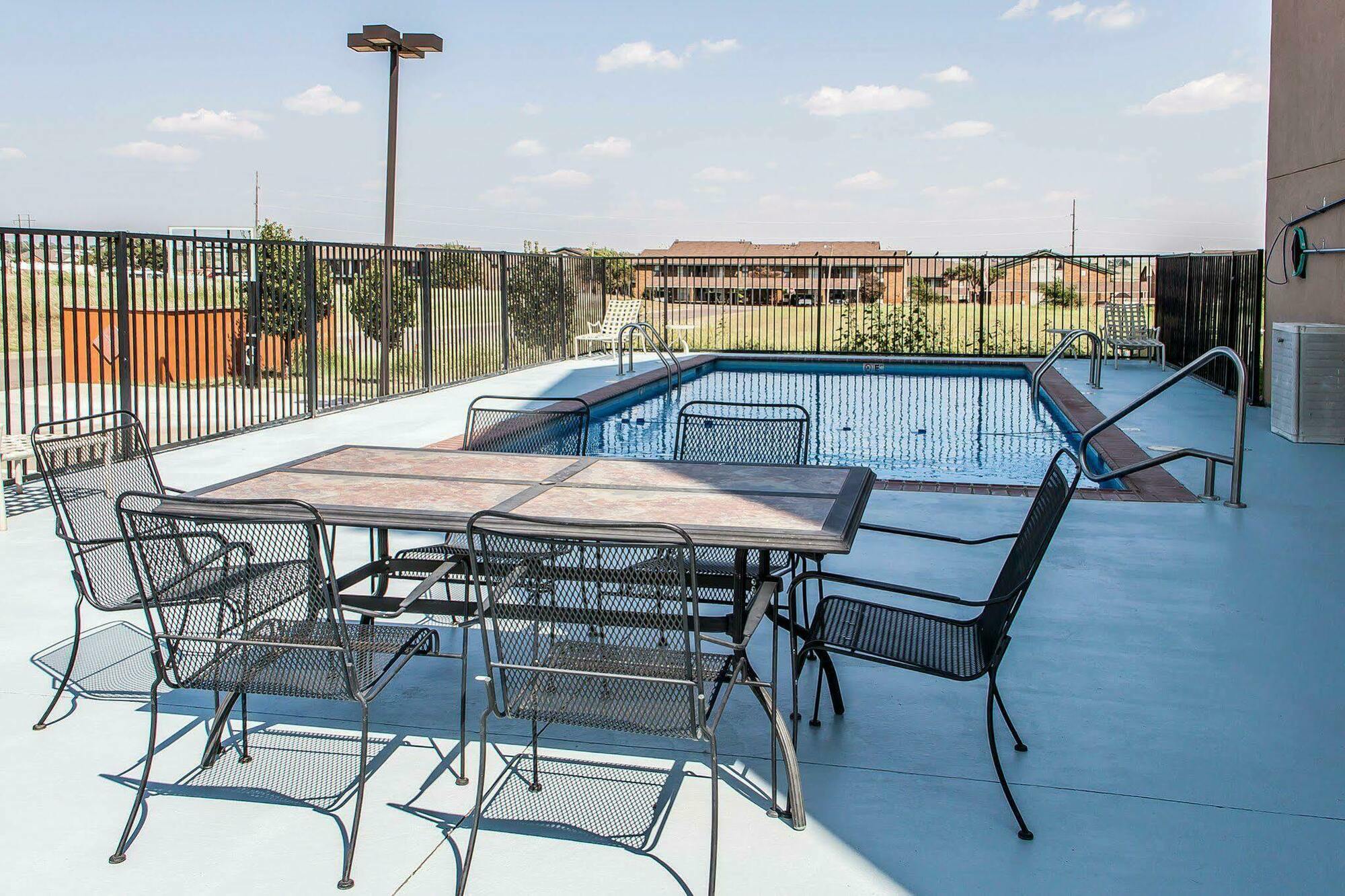Comfort Inn & Suites Елк Сити Екстериор снимка
